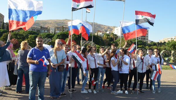 Празднование дня государственного флага РФ на площади Аль-Умауиин в Дамаске