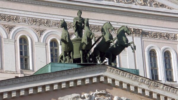 Квадрига бронзовых коней на фронтоне Большого театра