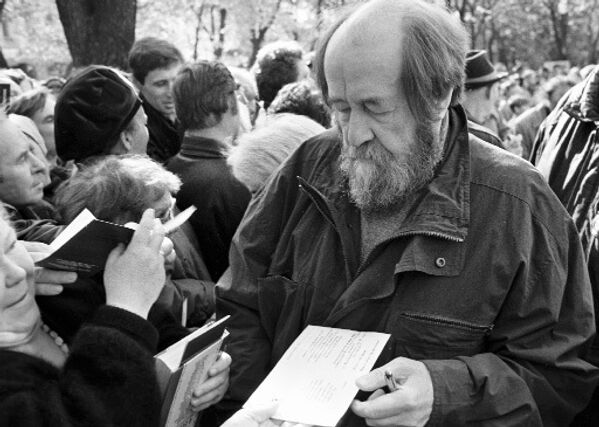Писатель Александр Солженицын