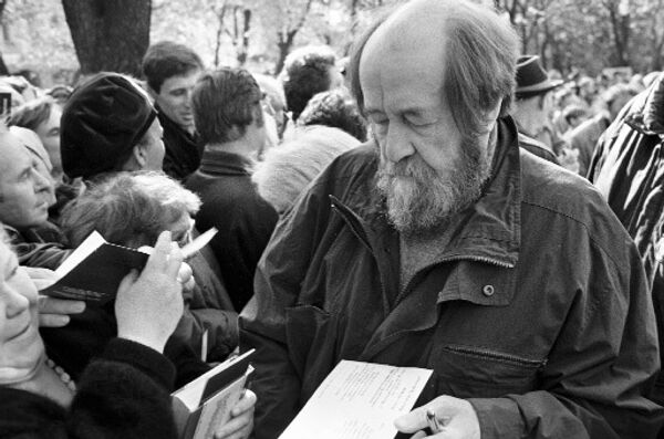 Писатель Александр Солженицын, архивное фото