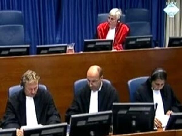 Суд, которого ждали 11 лет: Караджич предстал перед трибуналом