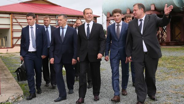 Дмитрий Медведев во время посещения рыбоперерабатывающего предприятия Соловьевка в Корсаковском районе Сахалинской области. 23 августа 2017