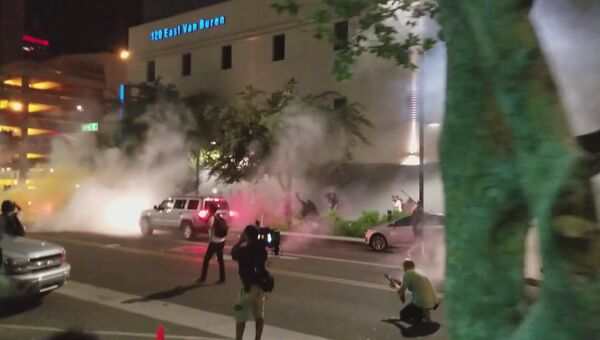 Крики людей и дым слезоточивого газа: протесты в американском Финиксе