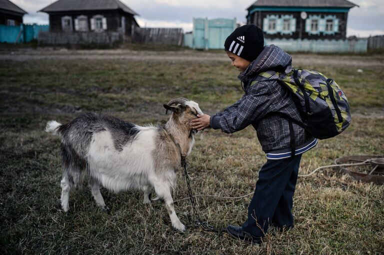 Алексей Мальгавко, Россия. Дорога в школу Айдара Колдашева. Особая отметка жюри в номинации Портрет. Герой нашего времени. Серия фотографий