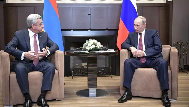 Президент РФ Владимир Путин и президент Армении Серж Саргсян. Архивное фото