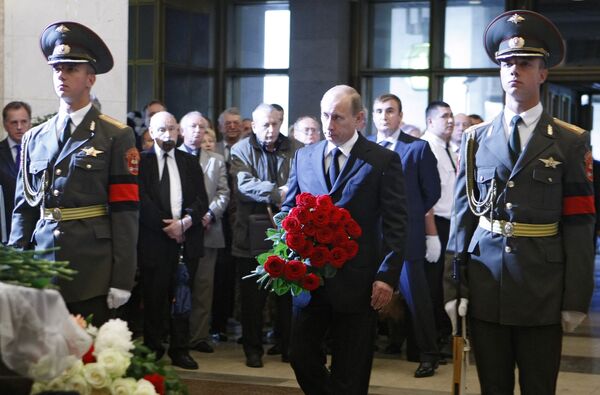 Премьер-министр России Владимир Путин на гражданской панихиде по писателю А.Солженицыну, которая прошла в здании Российской академии наук