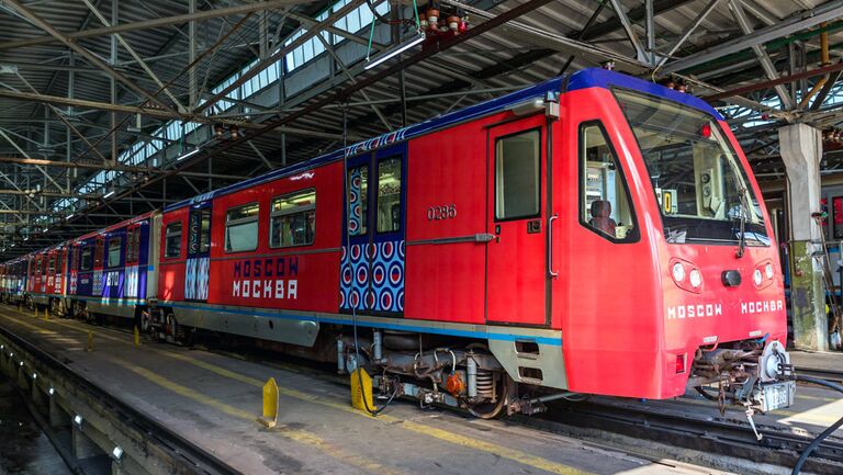 Поезд, посвященный 870-летнему юбилею Москвы Поезд, посвященный 870-летнему юбилею Москвы