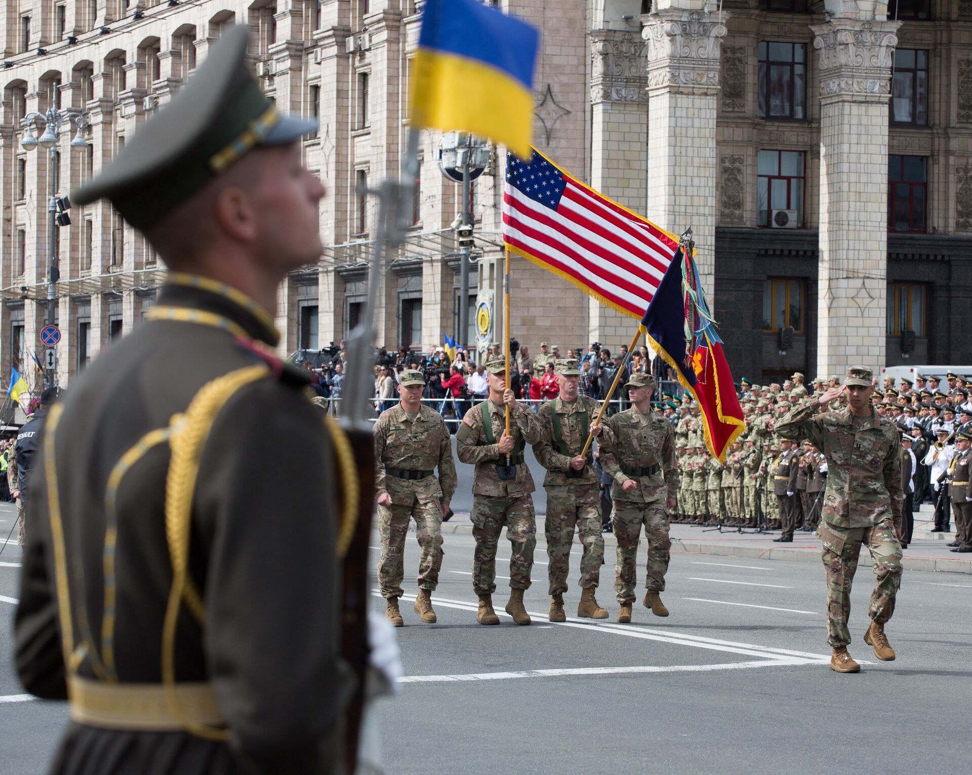 Военнослужащие стран НАТО на параде в честь Дня независимости в Киеве - РИА Новости, 1920, 05.03.2021