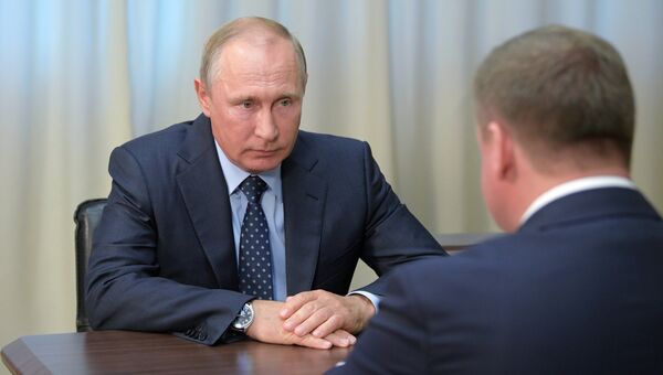 Президент РФ Владимир Путин и временно исполняющий обязанности губернатора Рязанской области Николай Любимов