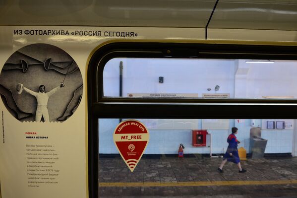 Вагон тематического поезда метро Москва-870, запущенного в честь 870-летнего юбилея Москвы