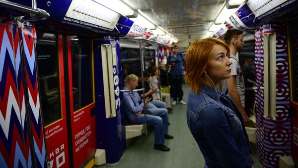 Вагон тематического поезда метро Москва-870, запущенного в честь 870-летнего юбилея Москвы