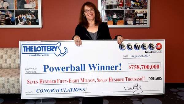 Мэвис Уончик, ставшая обладателем крупнейшего в истории выигрыша в лотерею в размере 758,7 миллионов долларов.