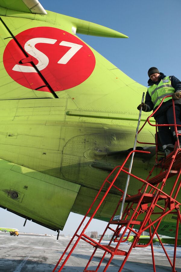 Техническое обслуживание самолетов авиакомпании S7 (Сибирь). Архив