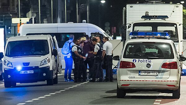 Полицейские на месте нападения террориста с ножом на военнослужащих в Брюсселе. 25 августа 2017