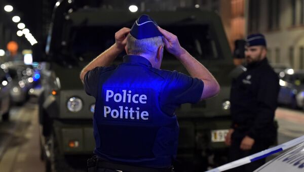 Полицейские на месте нападения террориста с ножом на военнослужащих в Брюсселе. 25 августа 2017