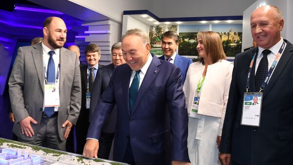 Президент Казахстана Нурсултан Назарбаев посетил павильон России на ЭКСПО-2017 в Астане