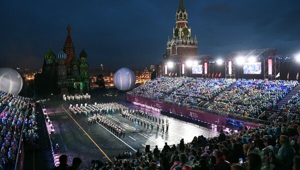 Торжественная церемония открытия X Международного военно-музыкального фестиваля Спасская башня в Москве. 26 августа 2017