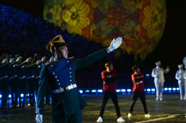 Военнослужащие роты специального караула Президентского полка на торжественной церемонии открытия X Международного военно-музыкального фестиваля Спасская башня в Москве