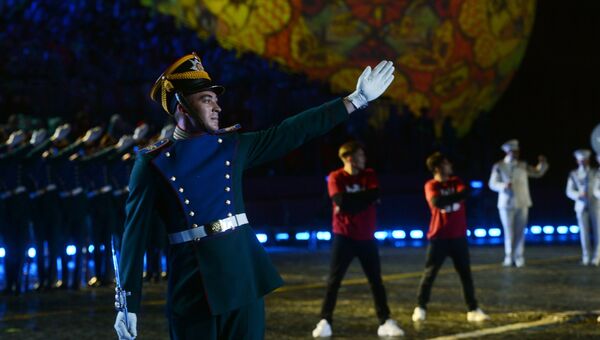 Военнослужащие роты специального караула Президентского полка на торжественной церемонии открытия X Международного военно-музыкального фестиваля Спасская башня в Москве