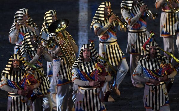Музыканты Военного симфонического оркестра Египта на торжественной церемонии открытия X Международного военно-музыкального фестиваля Спасская башня в Москве