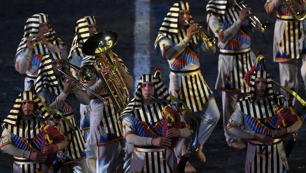 Музыканты Военного симфонического оркестра Египта на торжественной церемонии открытия X Международного военно-музыкального фестиваля Спасская башня в Москве
