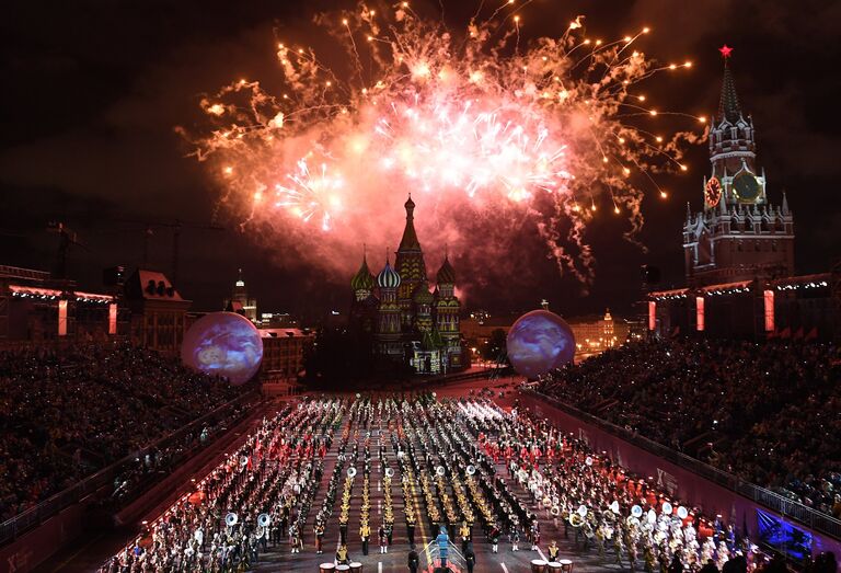 Торжественная церемония открытия X Международного военно-музыкального фестиваля Спасская башня в Москве