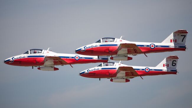 Самолеты пилотажной группы Snowbirds Королевских ВВС Канады. Архивное фото