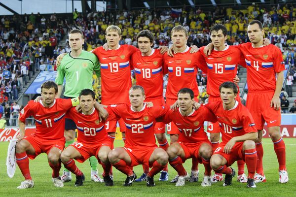 Сборная России перед началом матча чемпионата Европы 2008 по футболу. Архив