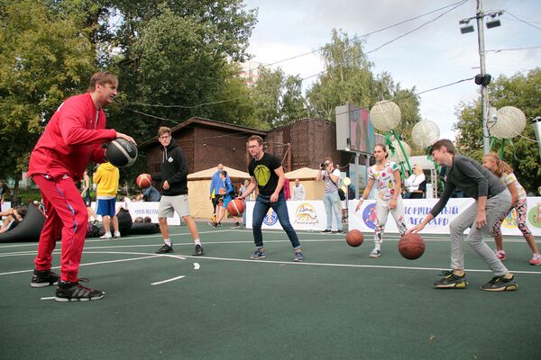На баскетбольной площадке чемпион Европы Никита Моргунов показал мастер-класс