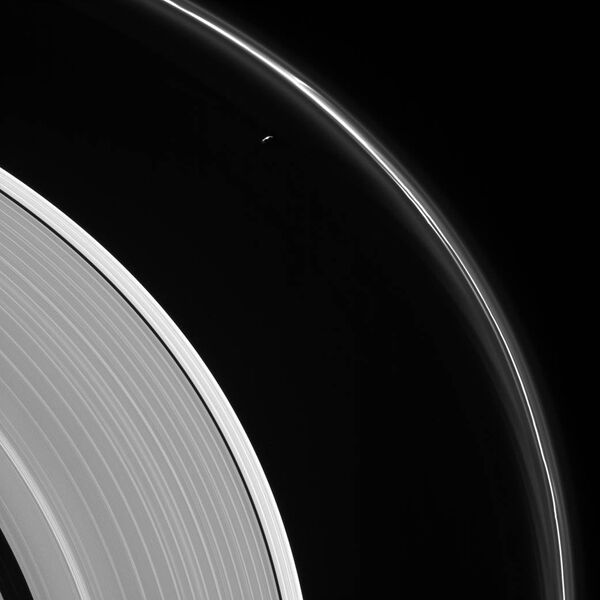 Естественный спутник Сатурна Прометей