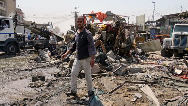 Последствия взрыва автомобиля в Багдаде. Архивное фото