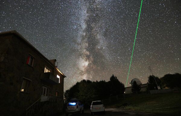 Замер расстояния до небесного объекта с помощью лазера БТА на территории Специальной астрофизической обсерватории РАН