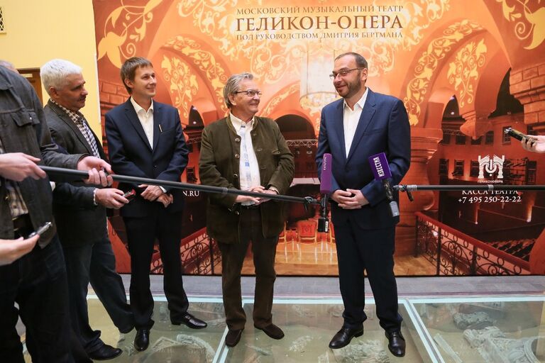 Художественный руководитель театра Геликон-опера Дмитрий Бертман во время встречи с журналистами Художественный руководитель театра Геликон-опера Дмитрий Бертман во время встречи с журналистами