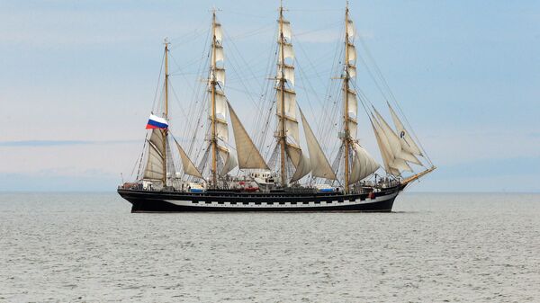 Парусное дефиле барка Крузенштерн на Балтийском море