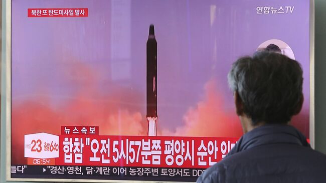 Трансляция новостей о новом пуске северокорейской ракеты в Сеуле. 29 августа 2017