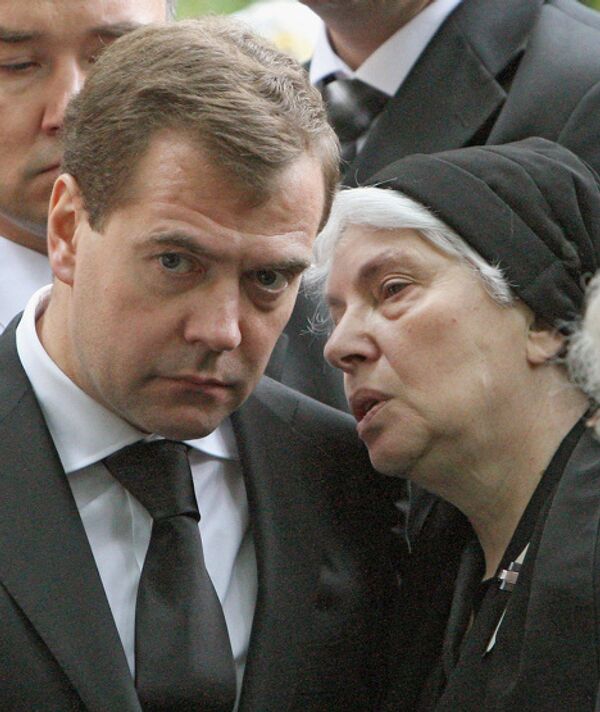 Дмитрий Медведев во время церемонии похорон Александра Солженицына