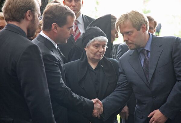Дмитрий Медведев на похоронах Александра Солженицына