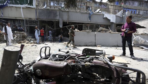 Последствия взрыва у банка в Кабуле. 29 августа 2017