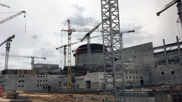Строящаяся АЭС неподалеку от города Островец в Белоруссии. Архивное фото