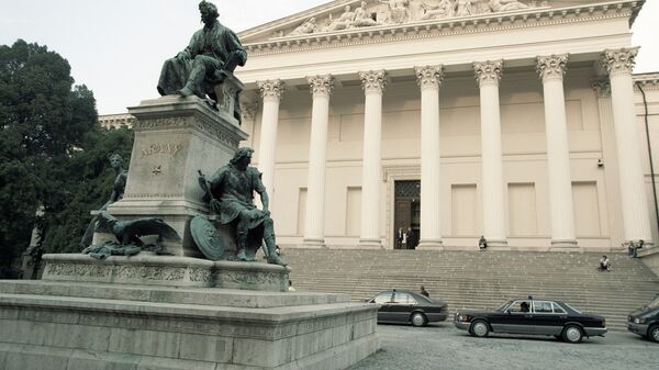 Здание Национального музея в Будапеште.