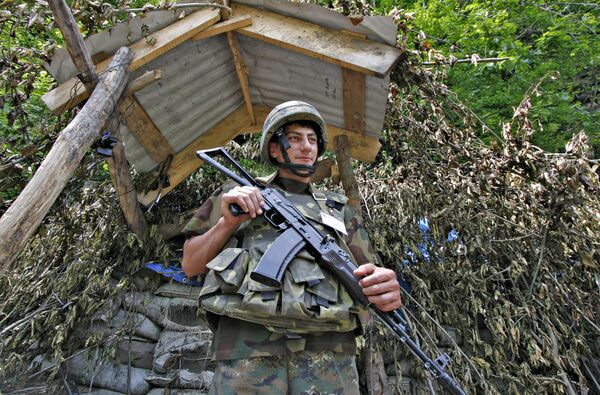 Грузинские военные на грузино-абхазской границе в Кодорском ущелье (Верхняя Абхазия)