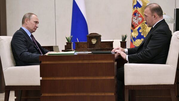 Владимир Путин во время встречи с временно исполняющим обязанности главы Республики Адыгея Муратом Кумпиловым. 30 августа 2017