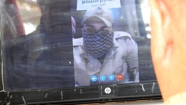 Главарь незаконного бандформирования на видео связи с офицерами РФ в Алеппо