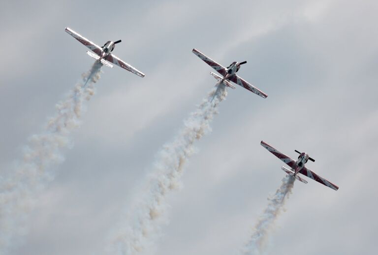 Самолеты Як-52 пилотажной группы Открытое небо в Новосибирской области