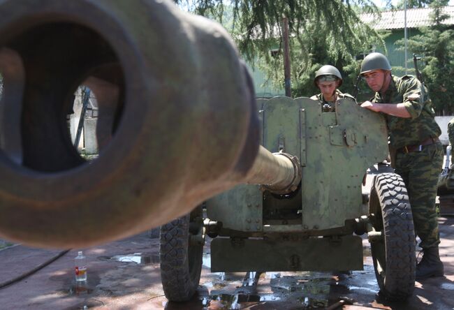 Военнослужащие артиллеристско-зенитного полка вооруженных сил Абхазии