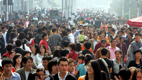 Дневной поток людей на улице Ванфуцзин в Пекине