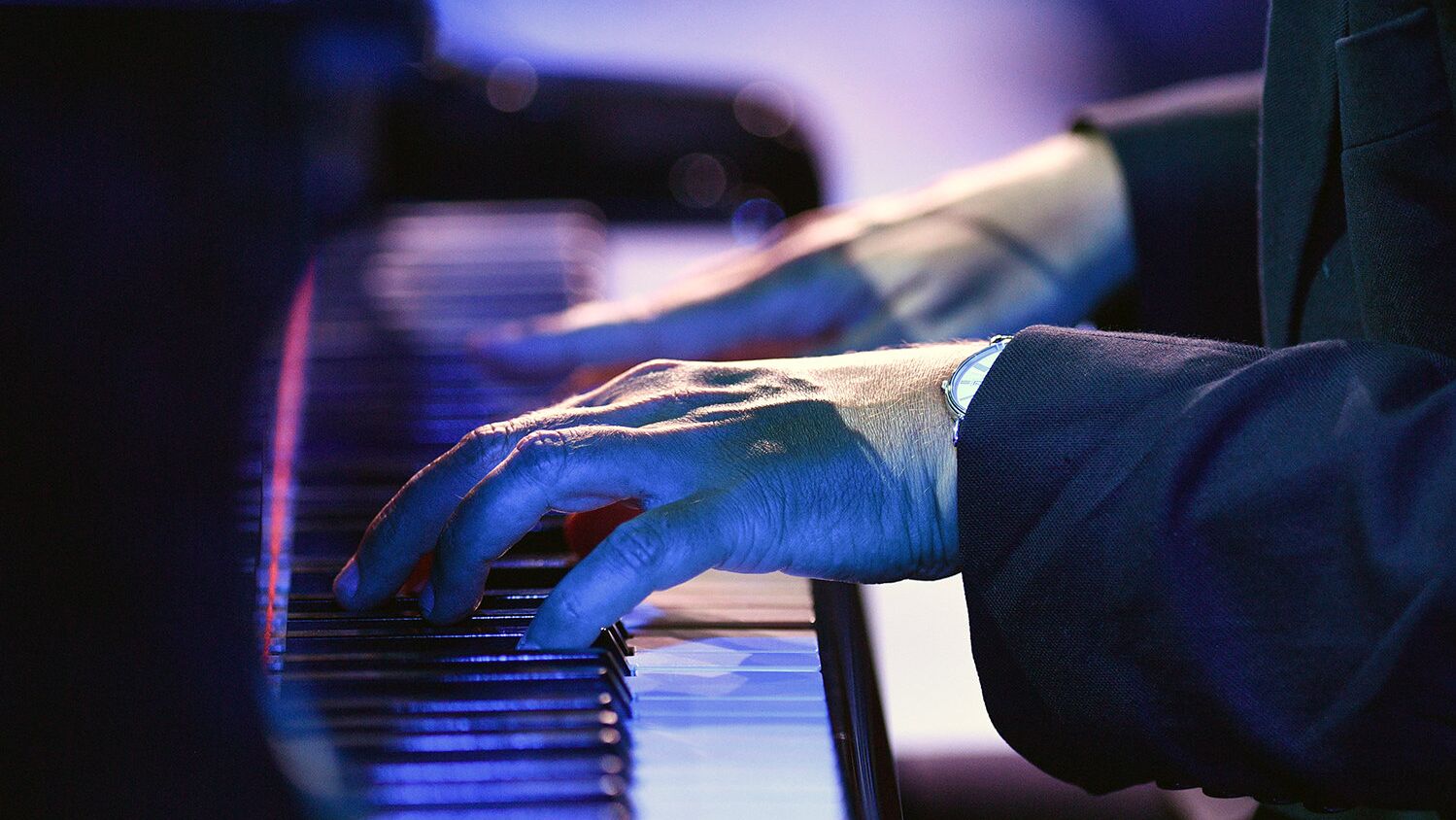 Игра на фортепиано - РИА Новости, 1920, 17.09.2025