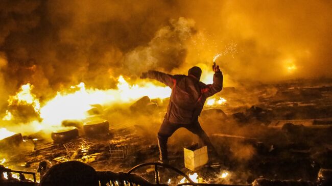 Столкновения протестующих с милицией в центре Киева. Архивное фото