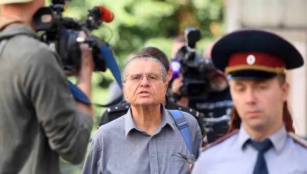 Алексей Улюкаев после заседания Замоскворецкого суда. 1 сентября 2017