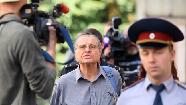 Алексей Улюкаев после заседания Замоскворецкого суда. 1 сентября 2017